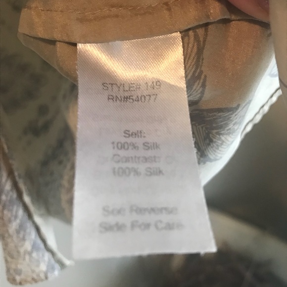 CAbi. |  100% Silk ‘Tranquil Sleeveless Blouse!’ - Picture 8 of 8